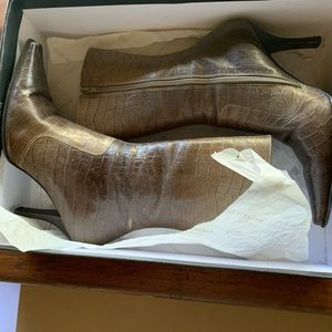 Kenneth Cole short boots